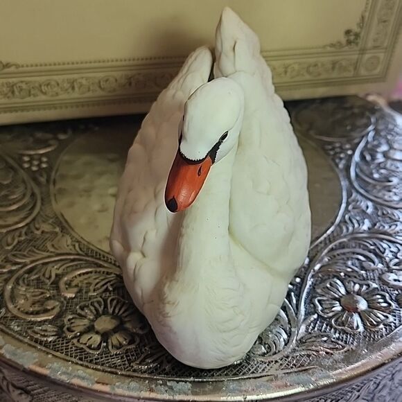 Vintage 2001 Heritage Collection Fine Porcelain 'Silent Splendor' Swan Coquette - Picture 5 of 15
